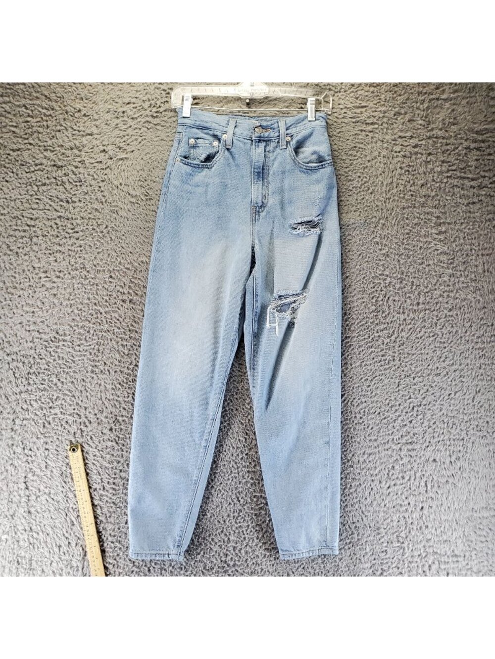 Levis Jeans Womens Size 24 Light Blue High Loose Taper Distressed Denim *Read*